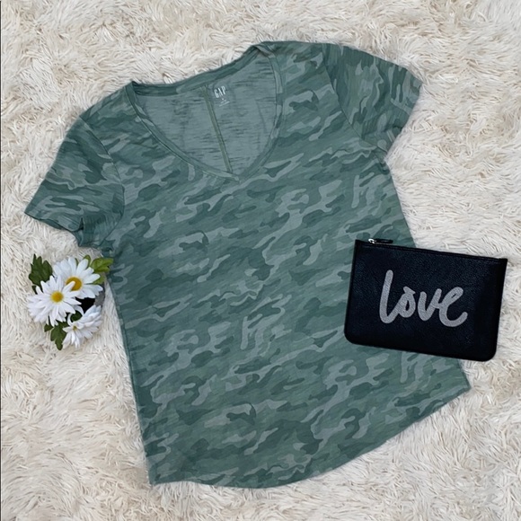 GAP Tops - Gap Camo SS Tee 💗 Olive Green